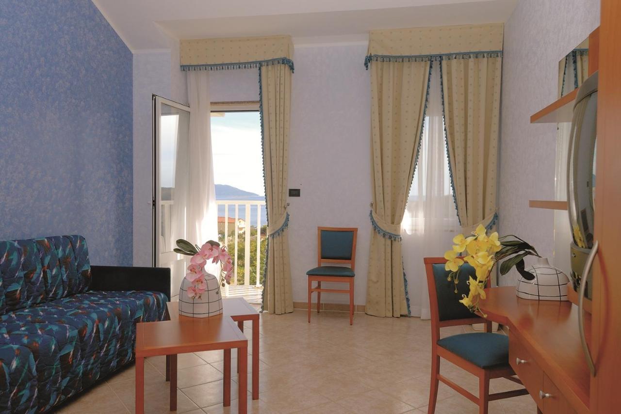 Hotel Zlatni Lav Martinšćica Eksteriør bilde