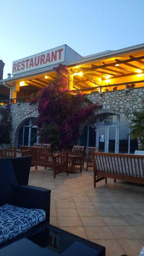 Hotel Zlatni Lav Martinšćica Eksteriør bilde