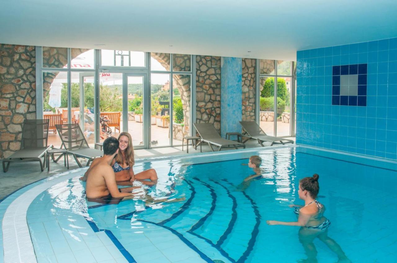 Hotel Zlatni Lav Martinšćica Eksteriør bilde