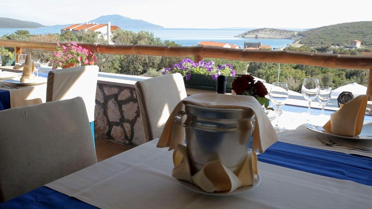 Hotel Zlatni Lav Martinšćica Eksteriør bilde