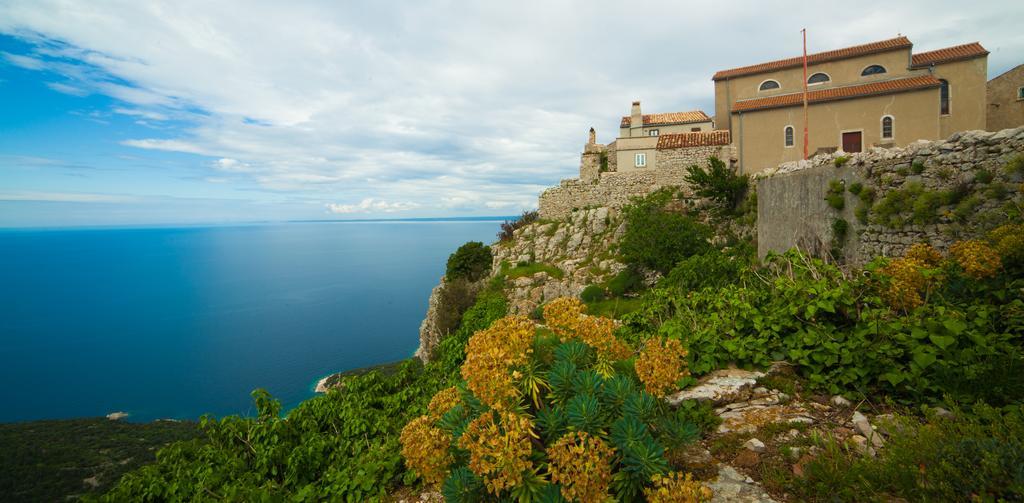 Hotel Zlatni Lav Martinšćica Eksteriør bilde