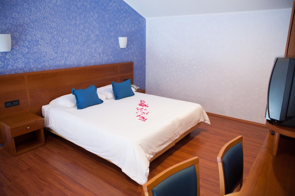 Hotel Zlatni Lav Martinšćica Eksteriør bilde