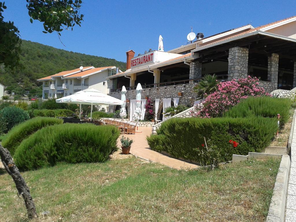 Hotel Zlatni Lav Martinšćica Eksteriør bilde