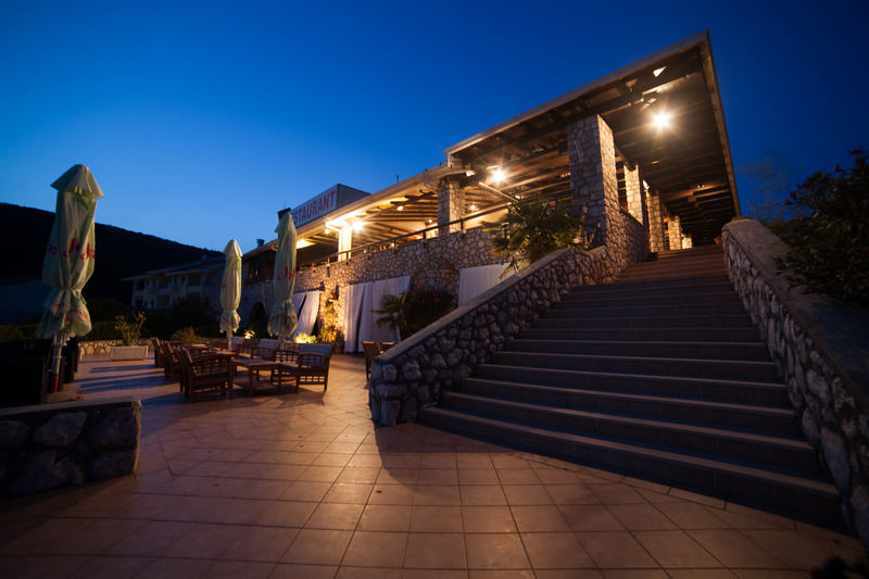 Hotel Zlatni Lav Martinšćica Eksteriør bilde