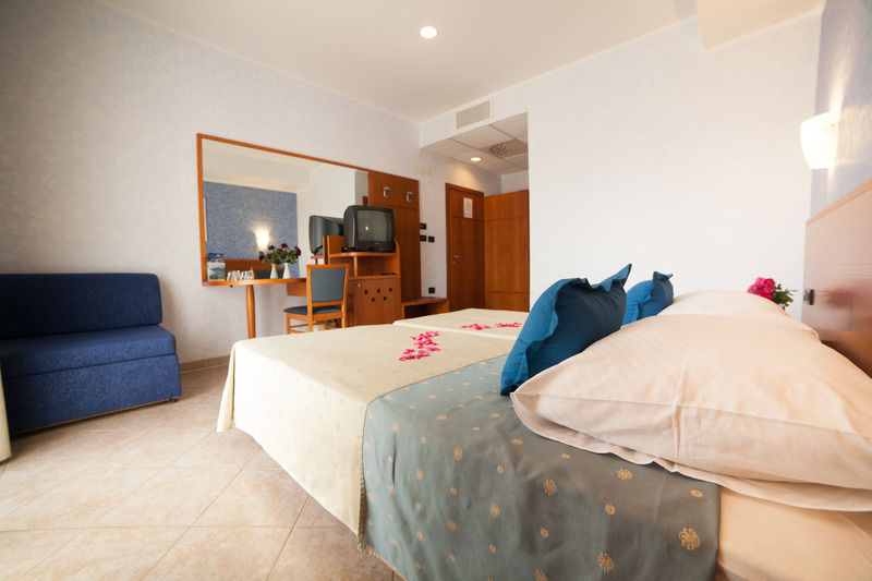 Hotel Zlatni Lav Martinšćica Eksteriør bilde