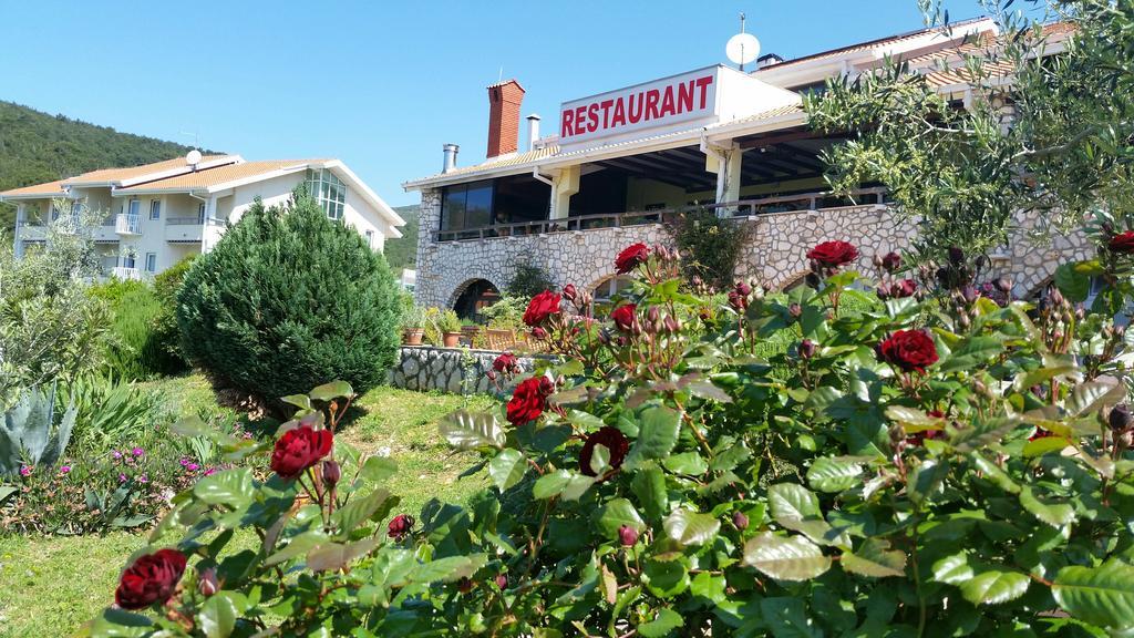 Hotel Zlatni Lav Martinšćica Eksteriør bilde