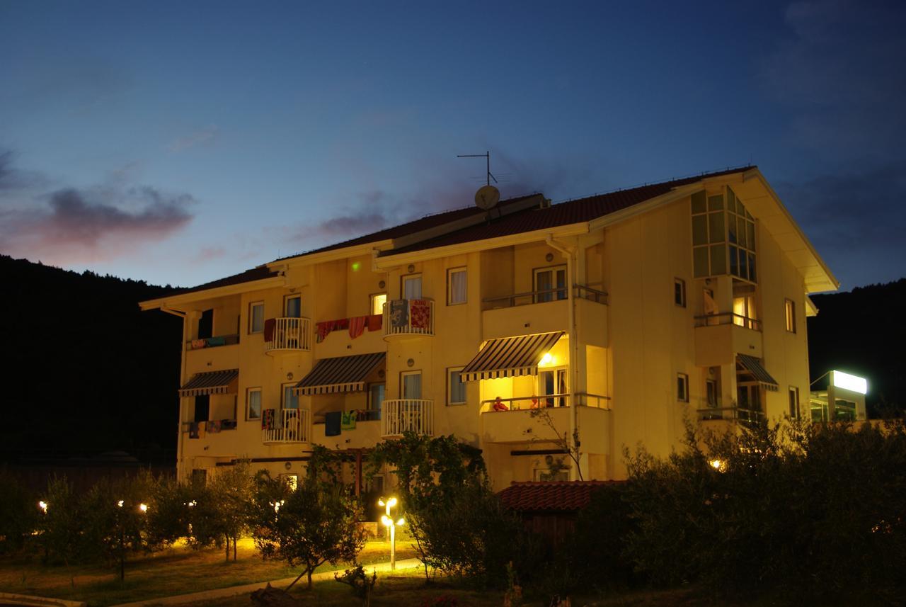 Hotel Zlatni Lav Martinšćica Eksteriør bilde
