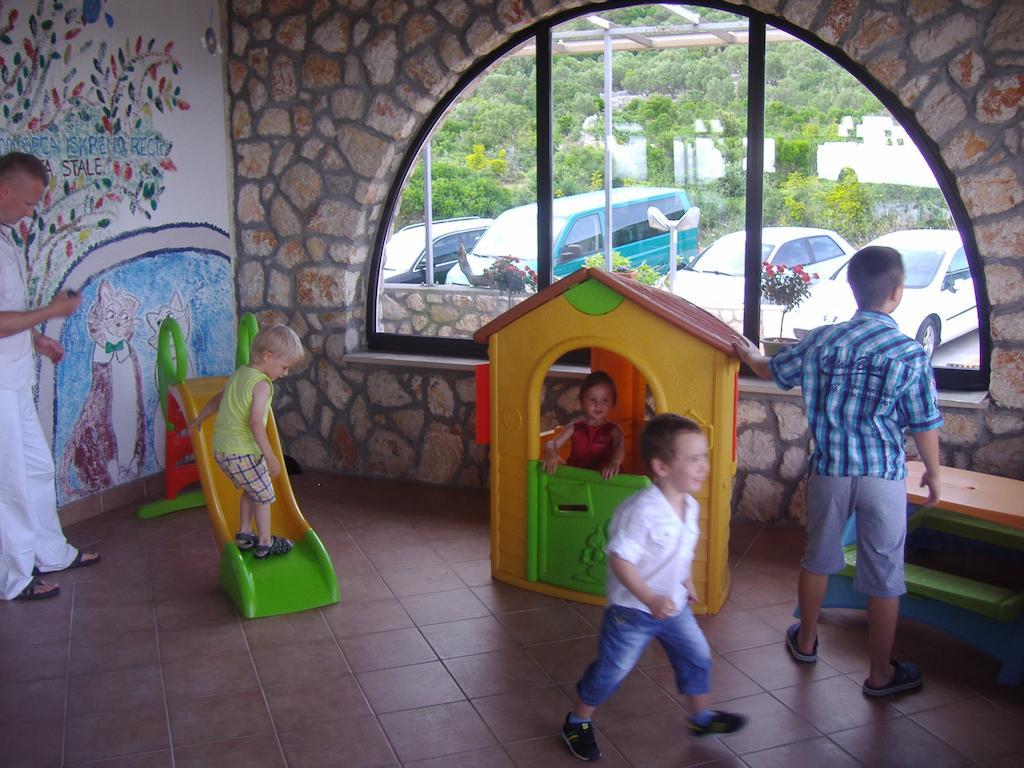 Hotel Zlatni Lav Martinšćica Eksteriør bilde
